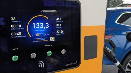 Zu strenge Regeln für E-Ladesäulen?