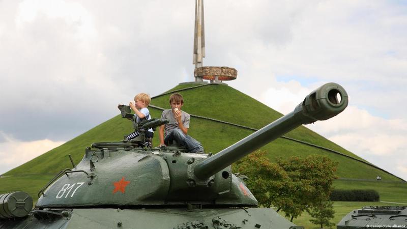 Militarisierung von Kindern in Belarus: Ein Blick auf die Aktivitäten der 'Patrioten von Belarus'