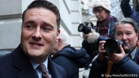 Rücktritt des Gesundheitsministers: Streit in der Labour-Partei