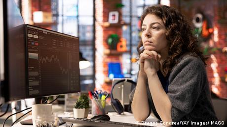 Warum Frauen seltener in Aktien investieren