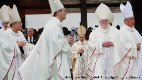 Papst Leo XIV. in Kamerun: Kritik an Sozialen Medien und KI