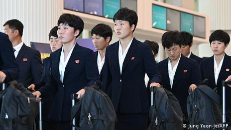 Nordkoreas Frauenfußballteam spielt in Südkorea