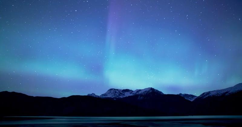 Das Rätsel der blauen Polarlichter