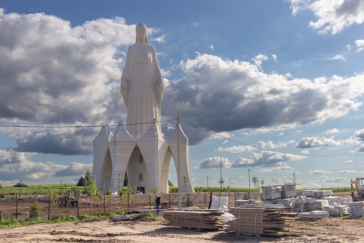 Eine riesige Marienstatue in Polen – Hoffnung für ein Dorf