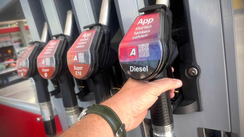 Warum ist Diesel wieder günstiger als Benzin?