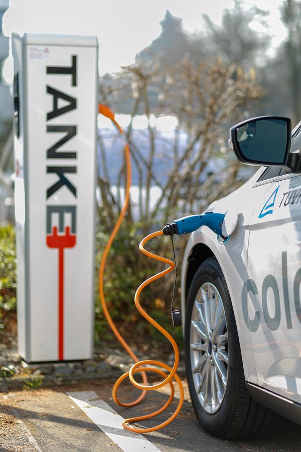 Können Elektroautos das Stromnetz stabilisieren?