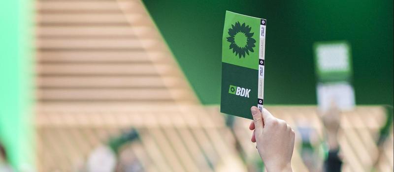 Grüne Partei passt Nahostpolitik an und diskutiert über Ukraine-Hilfe