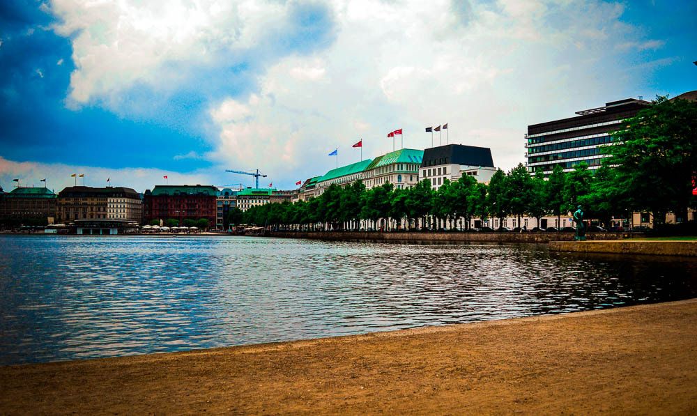 Sommer in Hamburg: Wasser, Festivals und leckeres Essen
