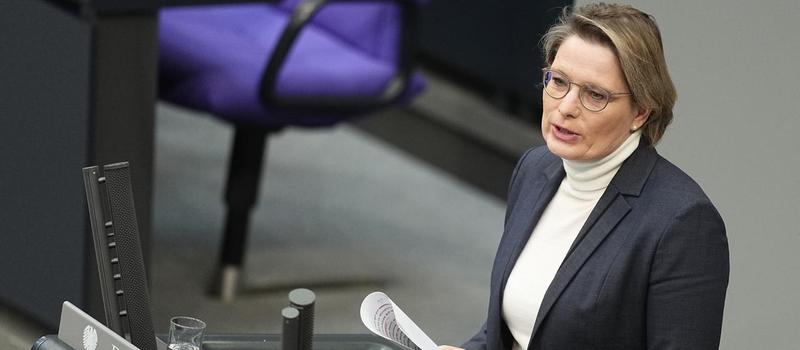 KI-Bilder: Hubig fordert strengere Gesetze