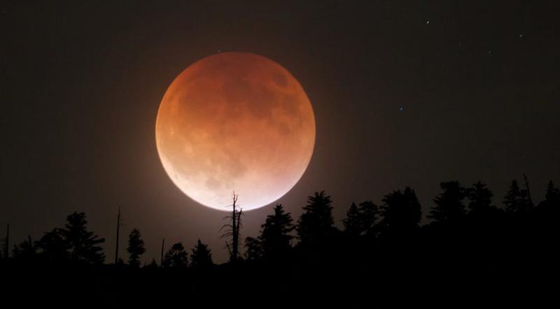 Die totale Mondfinsternis: Ein seltenes Himmelsschauspiel und seine Beobachtungsmöglichkeiten