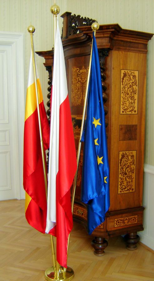 Polens politische Spannungen: EU-Zugehörigkeit in der Diskussion