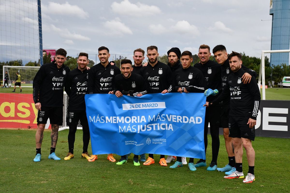 Fußball als Bühne politischer Konflikte: Argentiniens Falkland-Plakat und die FIFA-Regularien