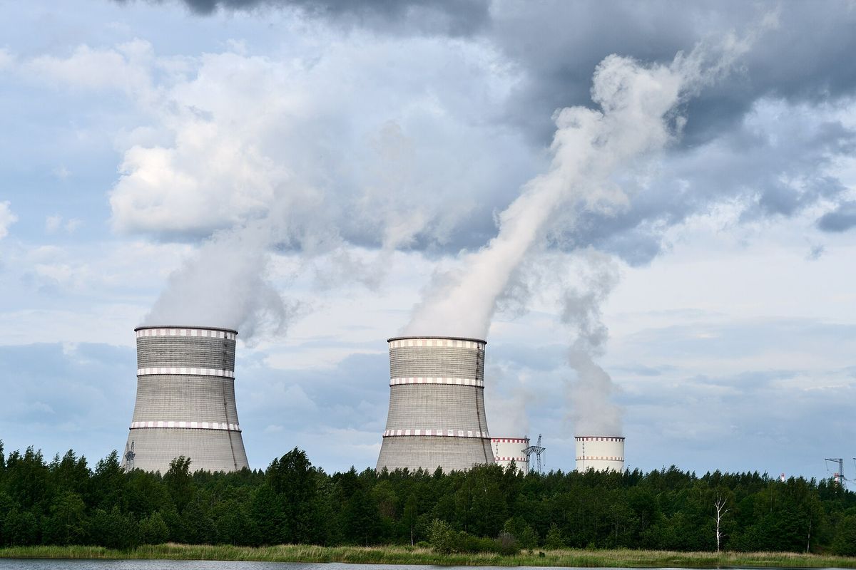 Warum Atomkraftwerke bei Hitze weniger Strom machen